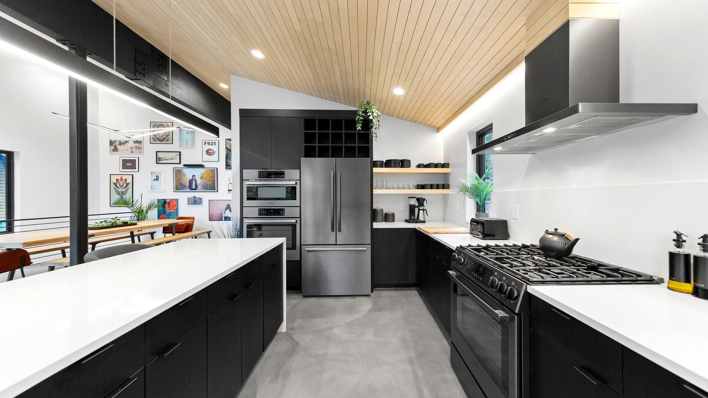 The Peak of Comfort and Adventure: Government Camp's Best Vacation Property