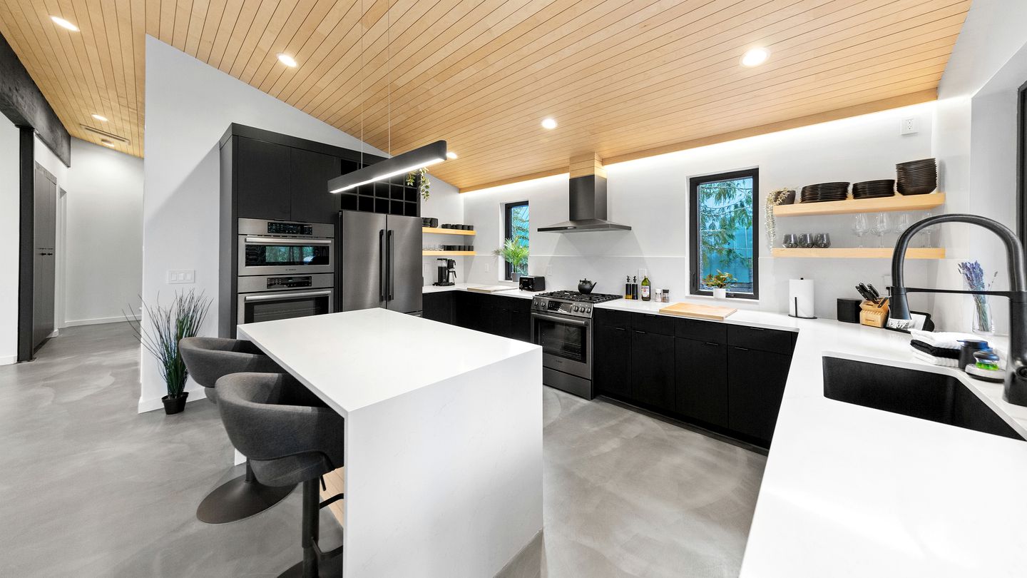 The Peak of Comfort and Adventure: Government Camp's Best Vacation Property