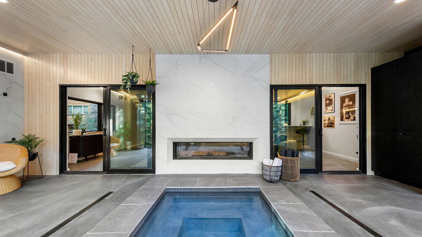 The Peak of Comfort and Adventure: Government Camp's Best Vacation Property