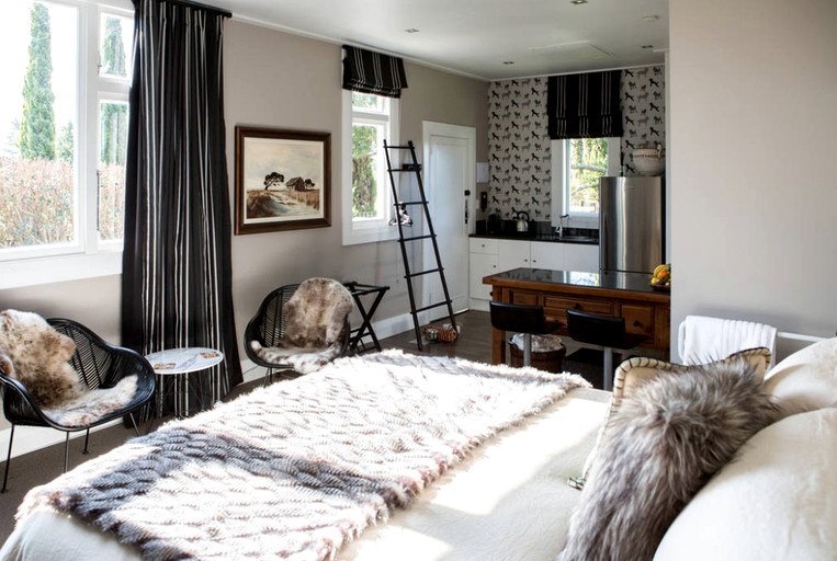 Cottages (Hamilton, North Island, New Zealand)