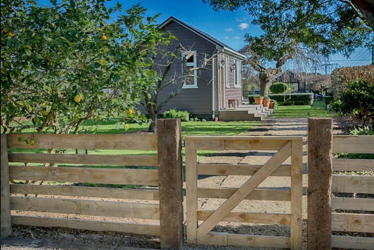 Cottages (Hamilton, North Island, New Zealand)