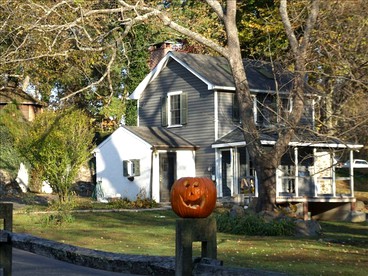 Charming Cottage Getaway with an Indoor Fireplace in Chester Springs, Pennsylvania - Photo 2