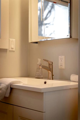Cottages (Canada, Leamington, Ontario)