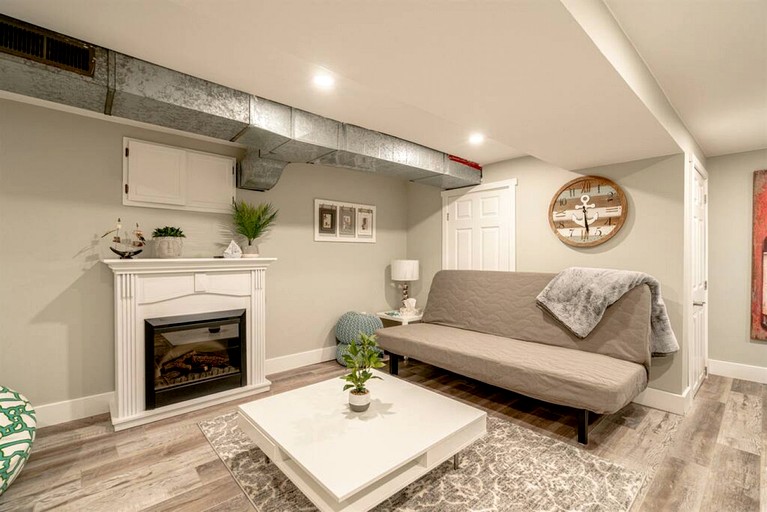 Cottages (Canada, Leamington, Ontario)