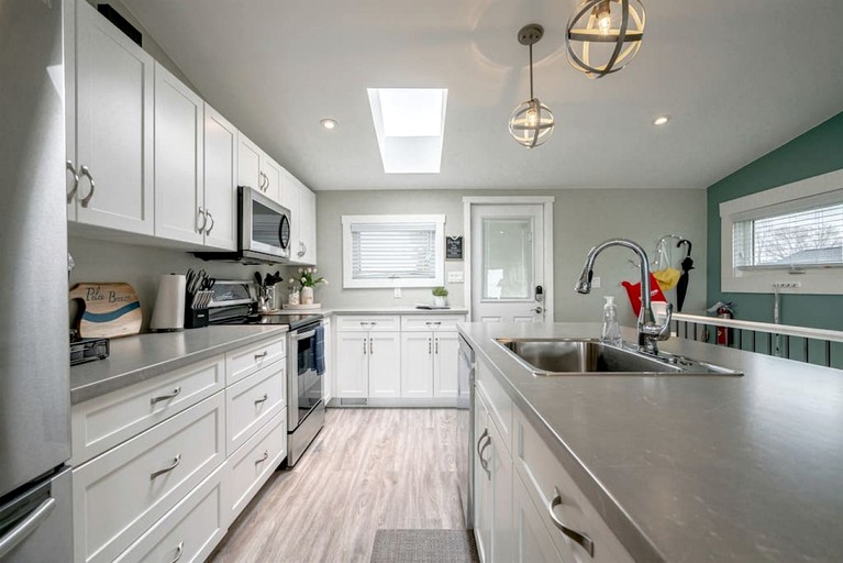 Cottages (Canada, Leamington, Ontario)