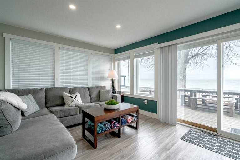 Cottages (Canada, Leamington, Ontario)