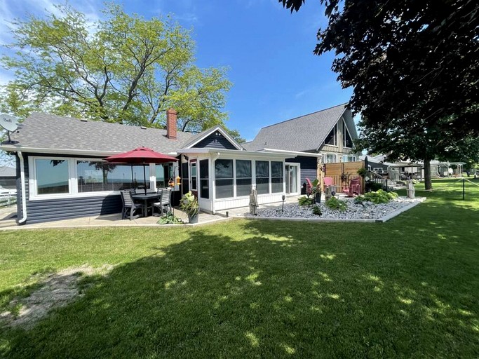 Cottages (Canada, Leamington, Ontario)