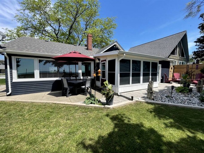 Cottages (Canada, Leamington, Ontario)
