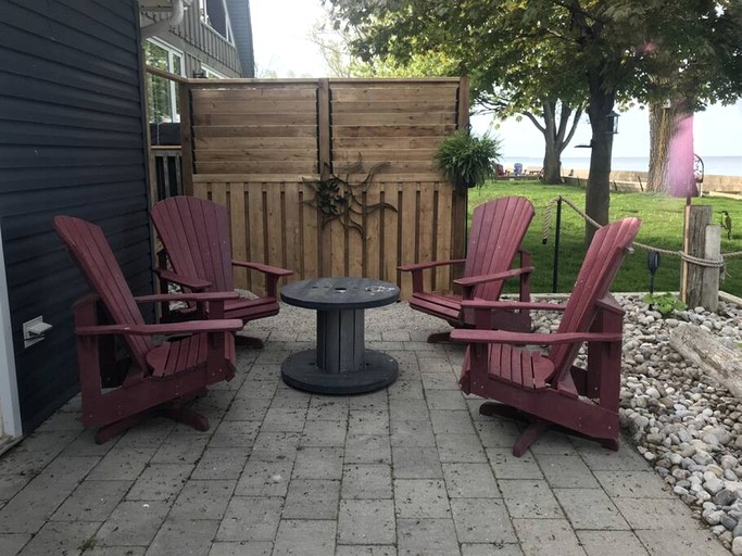 Cottages (Canada, Leamington, Ontario)