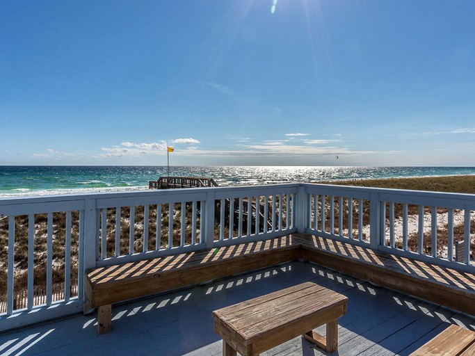 Beautiful blue waters outside the best cabin rentals: Navarre Beach, Florida