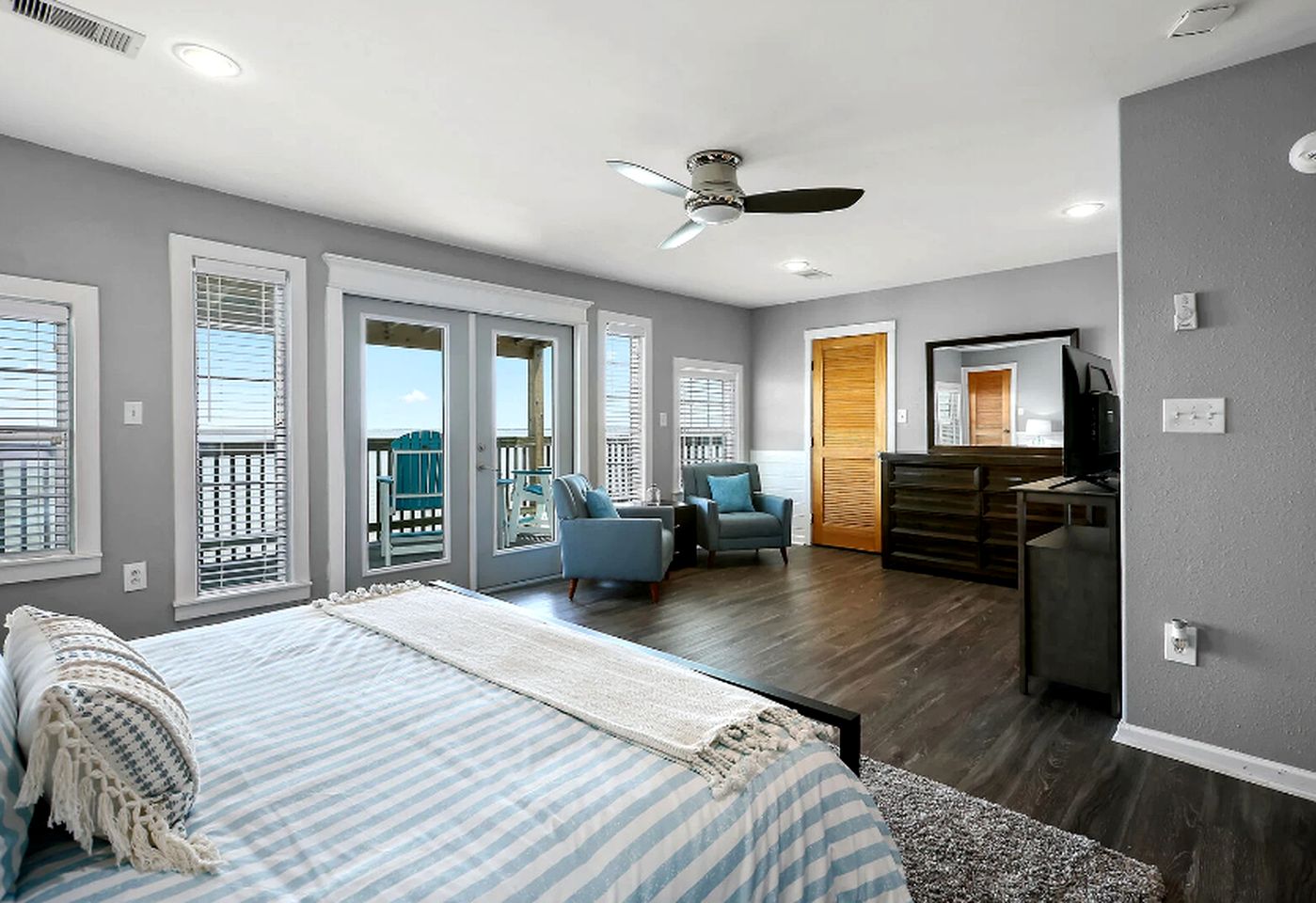 Beautiful Waterfront Home with Amazing Views from the Spacious Deck near Kemah Boardwalk in Seabrook, Texas