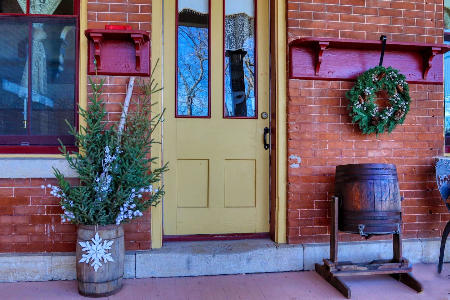 Historic Italianate Villa with Vintage Interiors, Perfect for a Weekend in a Luxurious Bed and Breakfast
