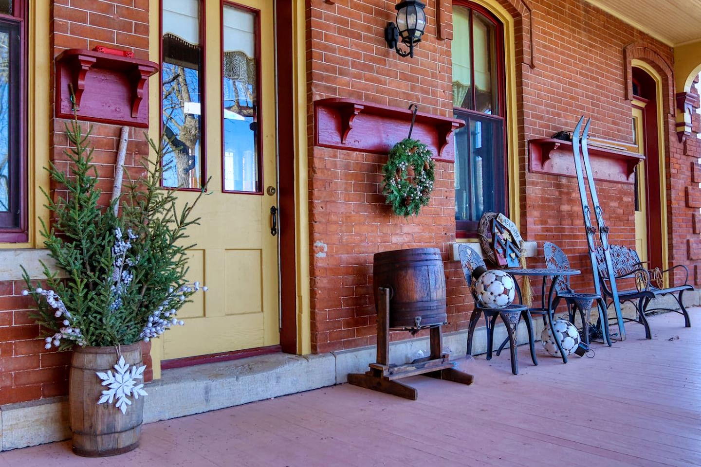 Historic Italianate Villa with Vintage Interiors, Perfect for a Weekend in a Luxurious Bed and Breakfast