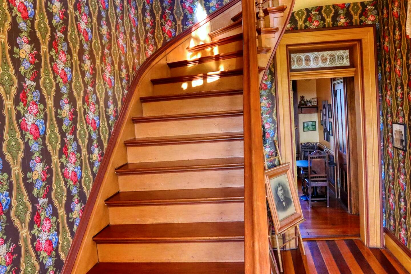 Historic Italianate Villa with Vintage Interiors, Perfect for a Weekend in a Luxurious Bed and Breakfast
