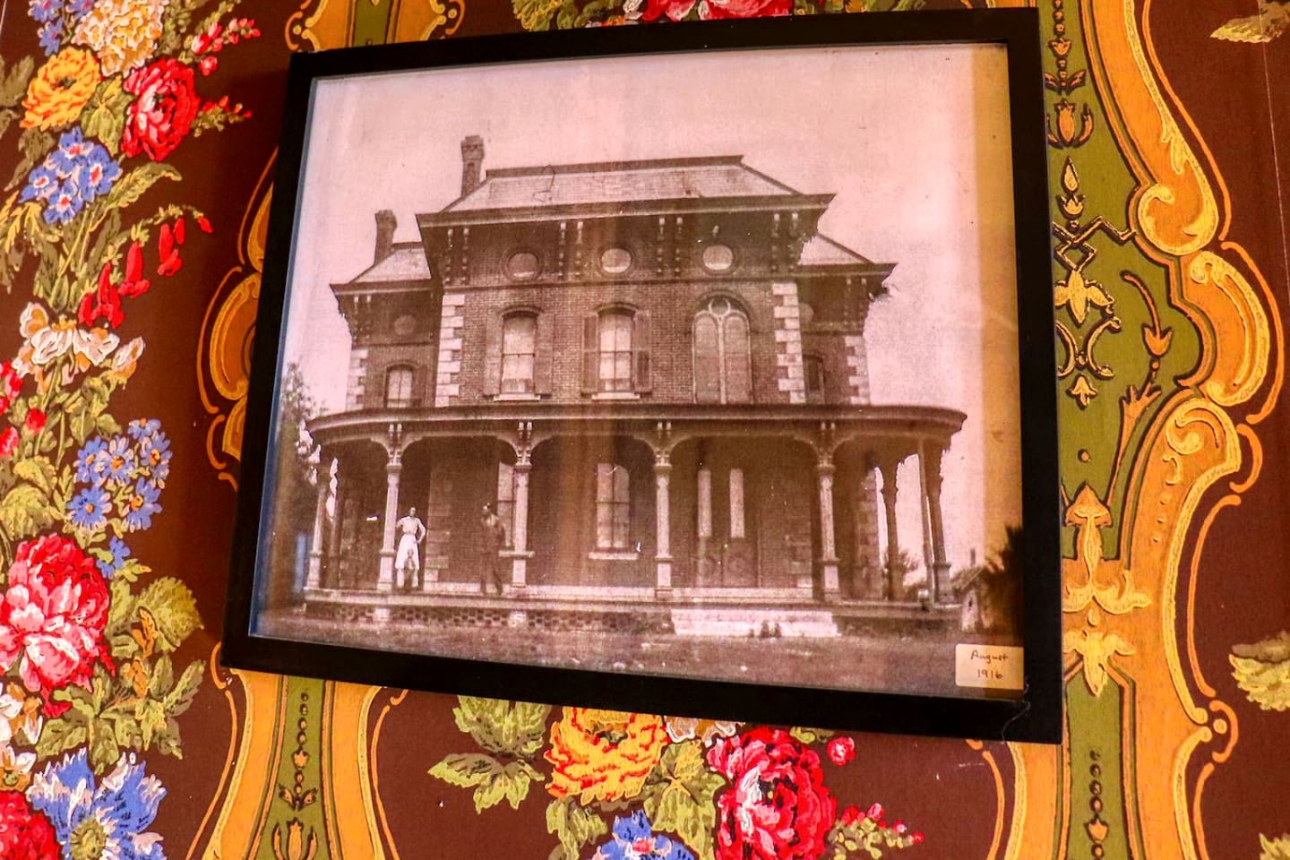 Historic Italianate Villa with Vintage Interiors, Perfect for a Weekend in a Luxurious Bed and Breakfast