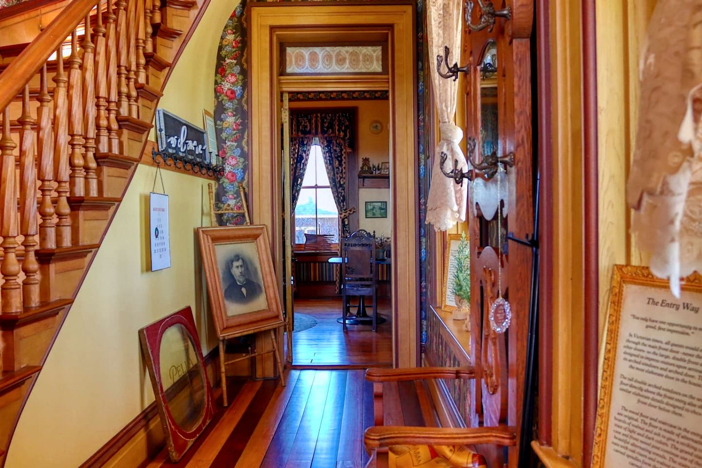 Historic Italianate Villa with Vintage Interiors, Perfect for a Weekend in a Luxurious Bed and Breakfast