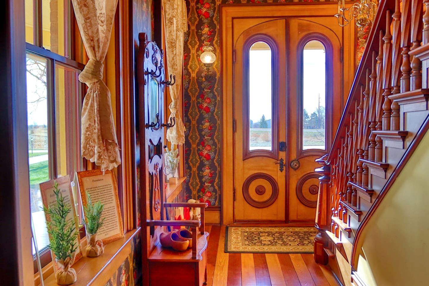 Historic Italianate Villa with Vintage Interiors, Perfect for a Weekend in a Luxurious Bed and Breakfast