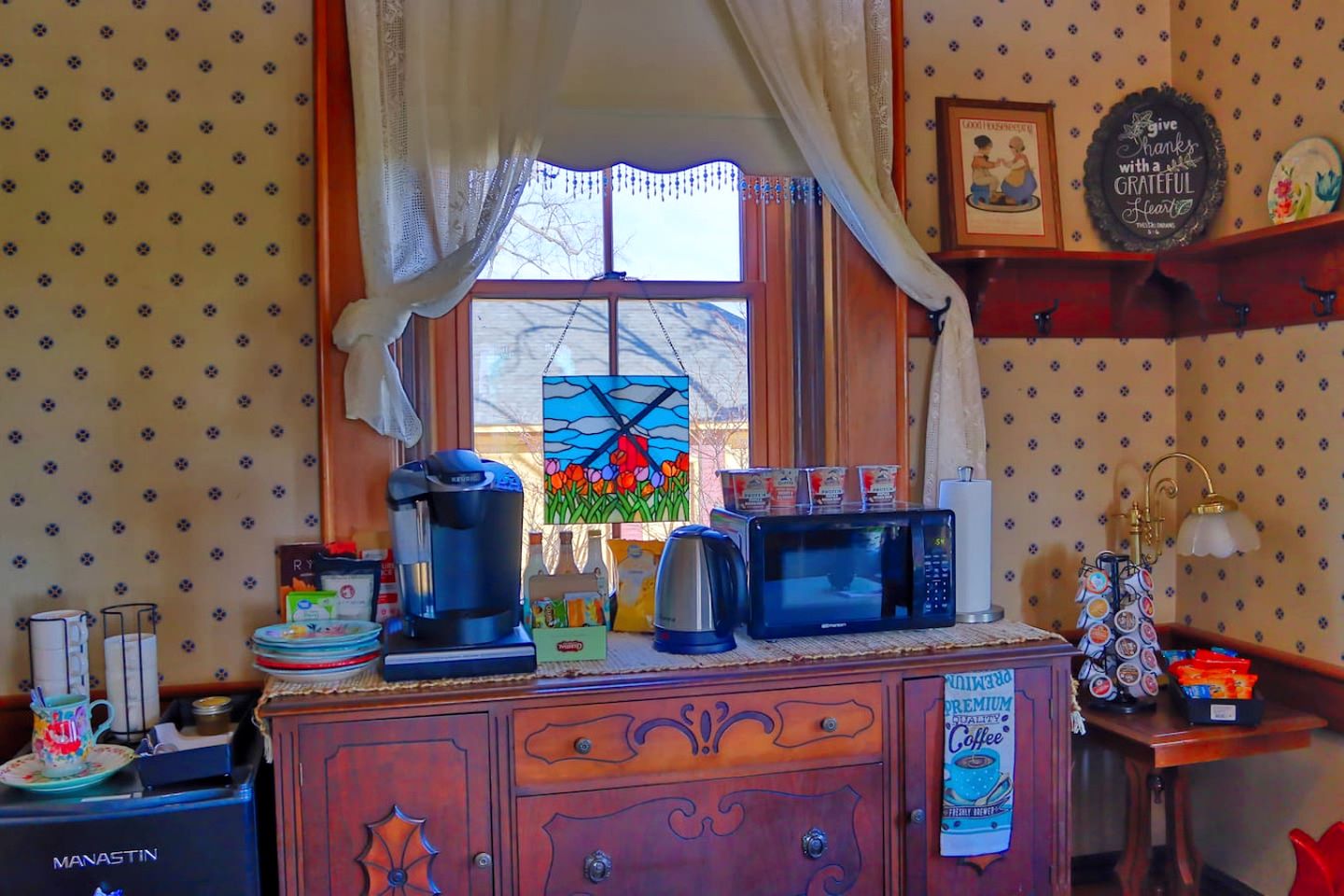 Historic Italianate Villa with Vintage Interiors, Perfect for a Weekend in a Luxurious Bed and Breakfast