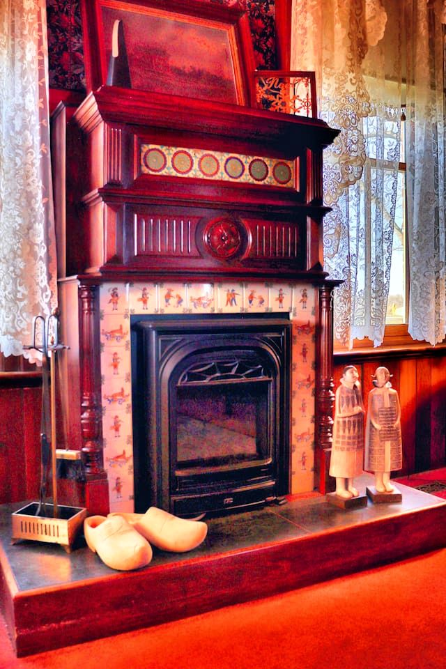 Historic Italianate Villa with Vintage Interiors, Perfect for a Weekend in a Luxurious Bed and Breakfast