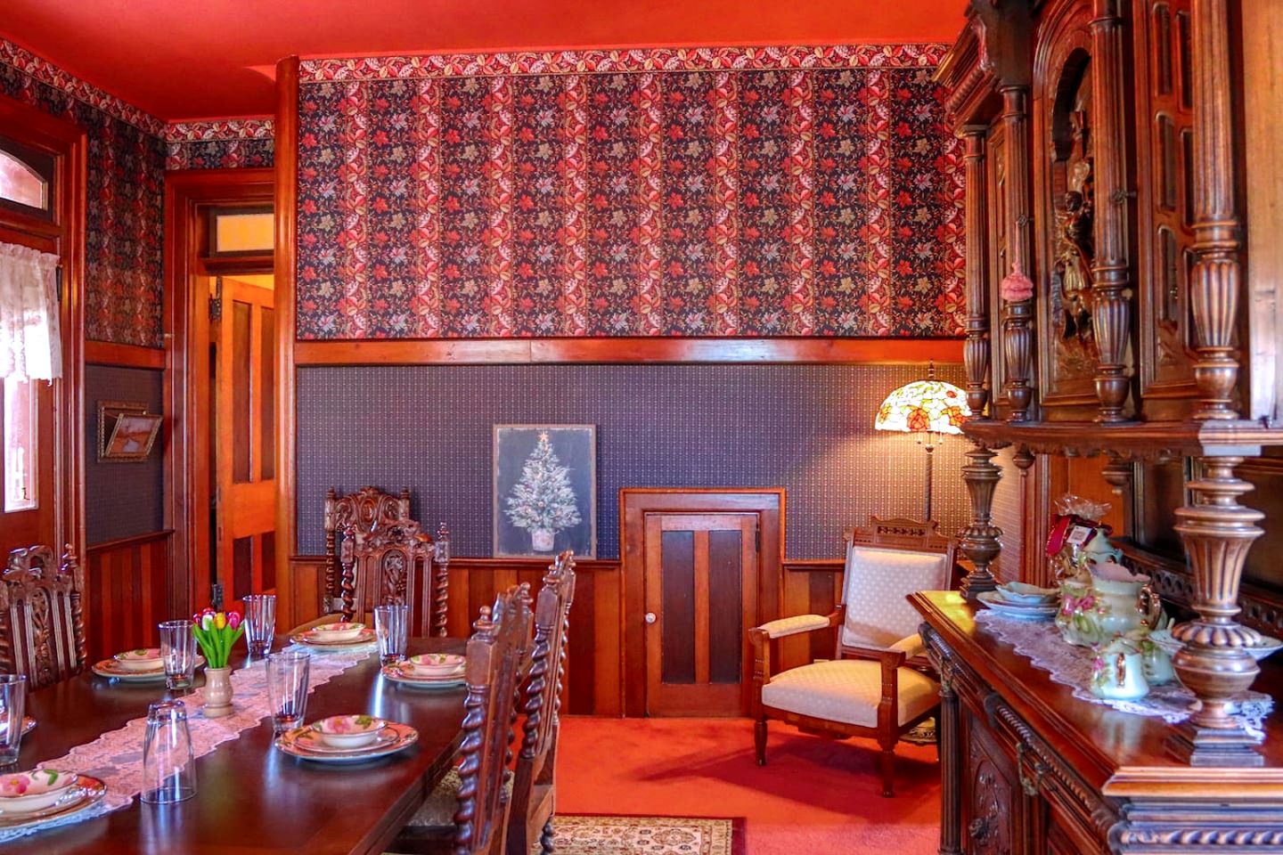 Historic Italianate Villa with Vintage Interiors, Perfect for a Weekend in a Luxurious Bed and Breakfast