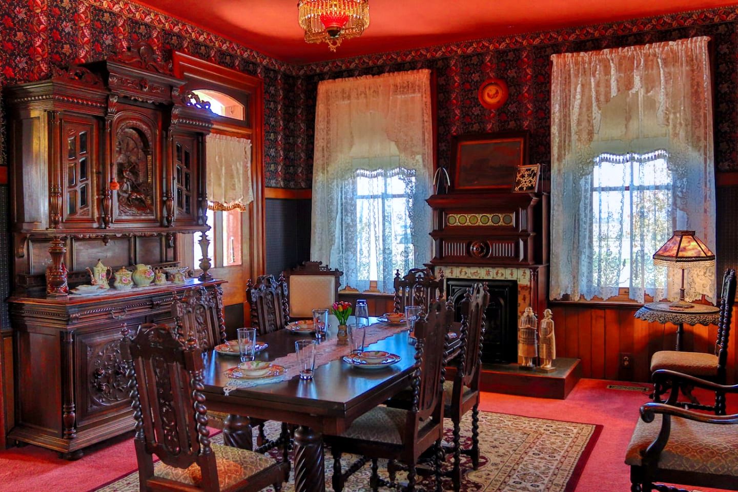 Historic Italianate Villa with Vintage Interiors, Perfect for a Weekend in a Luxurious Bed and Breakfast