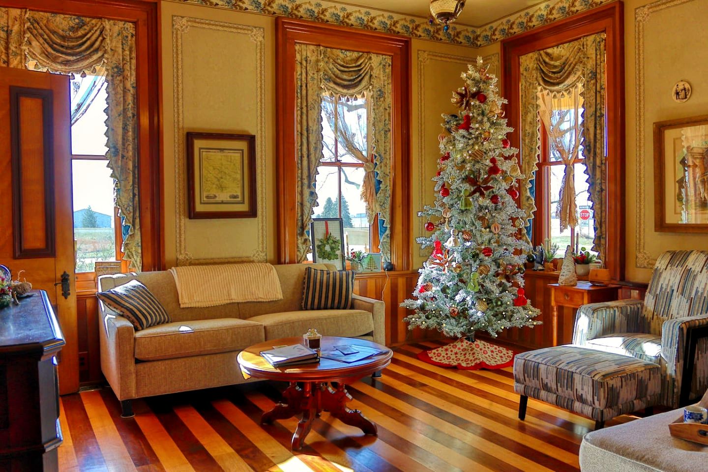 Historic Italianate Villa with Vintage Interiors, Perfect for a Weekend in a Luxurious Bed and Breakfast