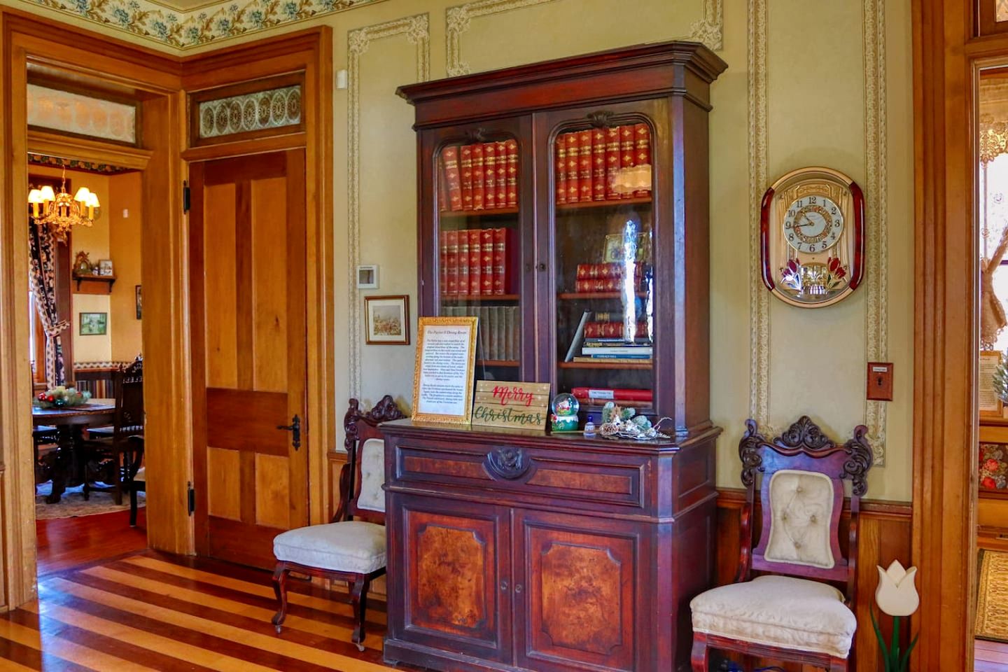 Historic Italianate Villa with Vintage Interiors, Perfect for a Weekend in a Luxurious Bed and Breakfast
