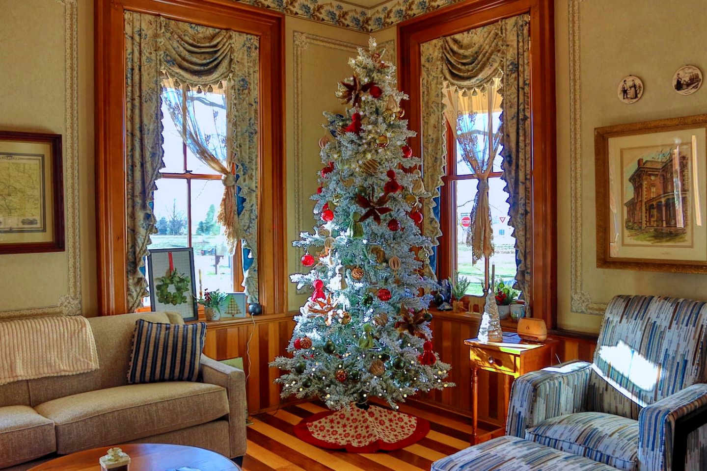 Historic Italianate Villa with Vintage Interiors, Perfect for a Weekend in a Luxurious Bed and Breakfast