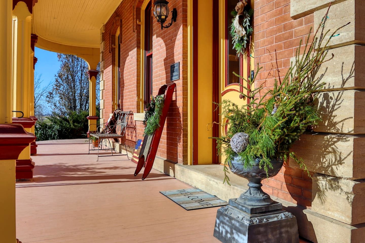 Historic Italianate Villa with Vintage Interiors, Perfect for a Weekend in a Luxurious Bed and Breakfast