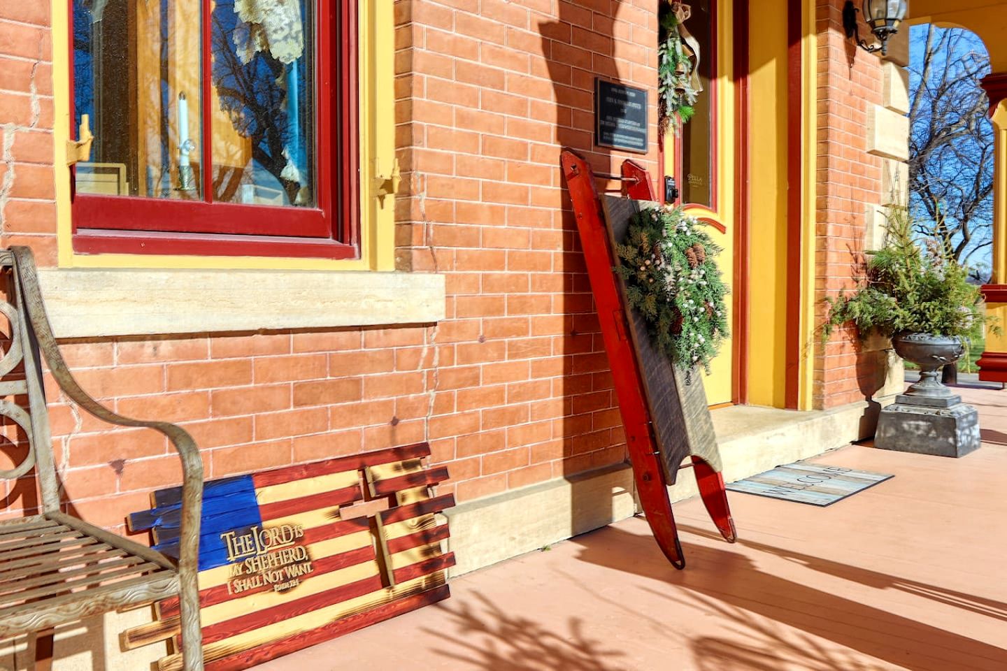 Historic Italianate Villa with Vintage Interiors, Perfect for a Weekend in a Luxurious Bed and Breakfast