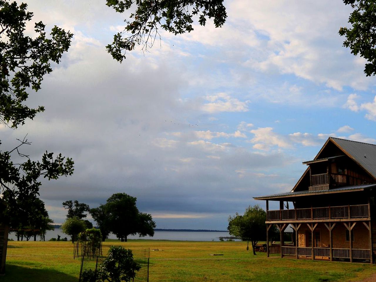 Gorgeous Luxury Cabin Rental Ideal for Large Groups near Dallas, Texas