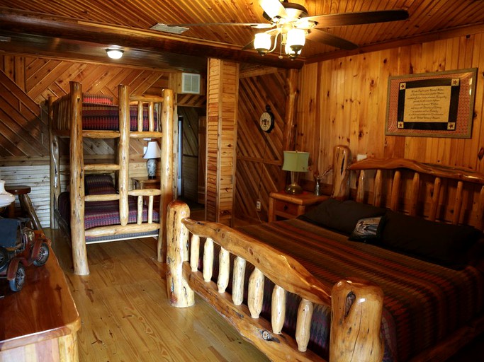 Nature Lodges (Quinlan, Texas, United States)