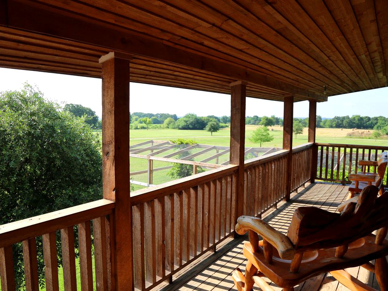 Gorgeous Luxury Cabin Rental Ideal for Large Groups near Dallas, Texas