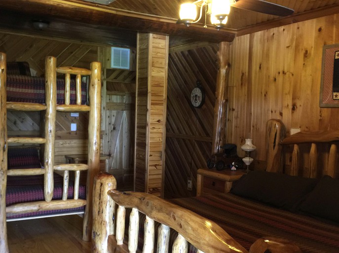 Nature Lodges (Quinlan, Texas, United States)