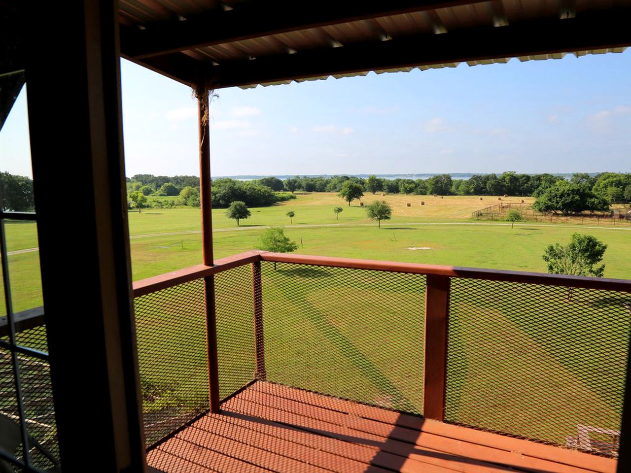 Rustic Vacation Getaway with a Private Balcony near Greenville, Texas