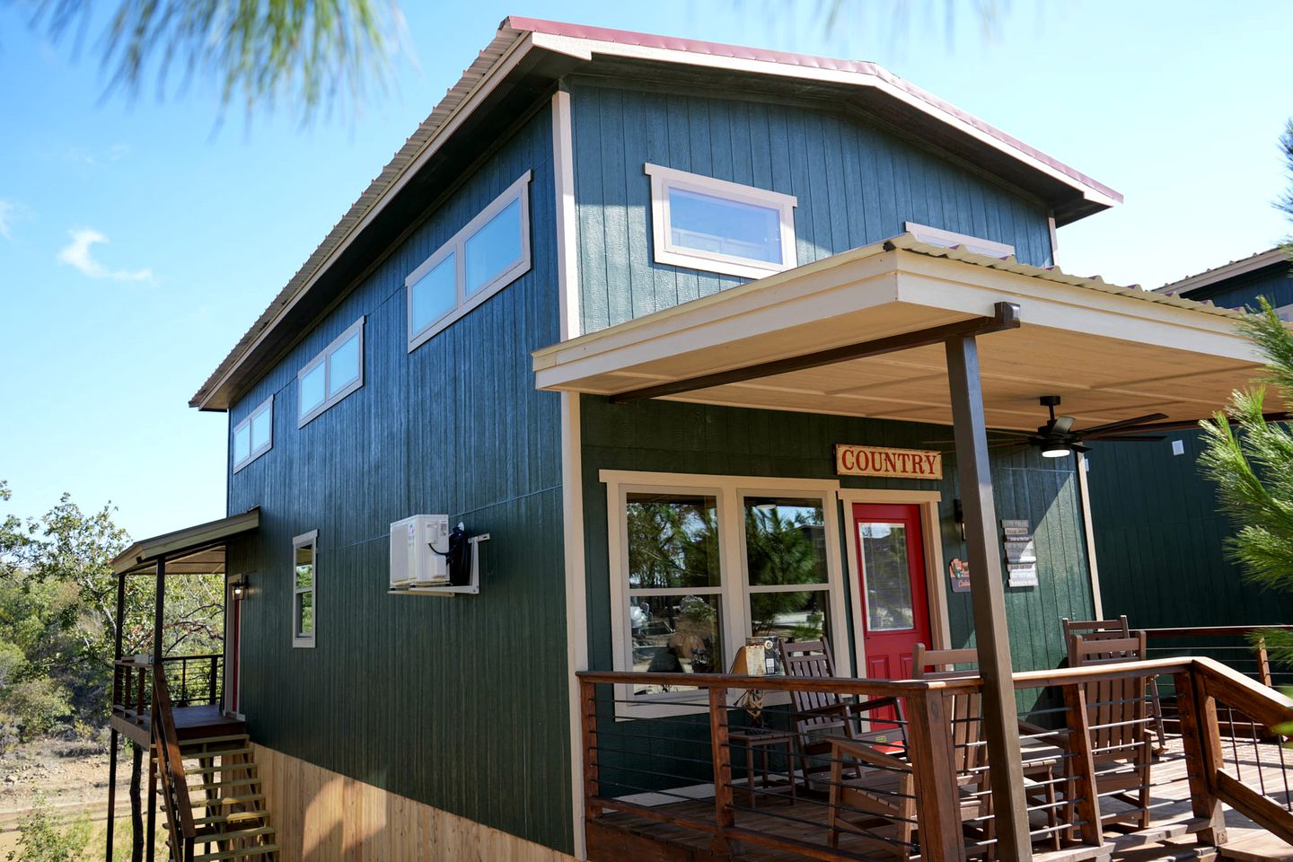 Perfect Family Glamping Spot: Fabulous Cabin with a Hot Tub by Lake Bridgeport, Texas