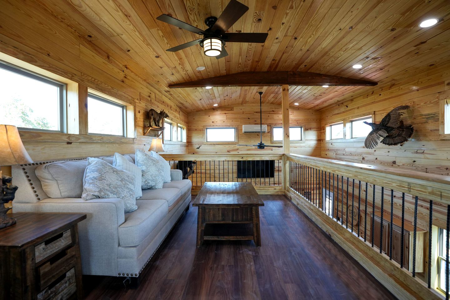 Perfect Family Glamping Spot: Fabulous Cabin with a Hot Tub by Lake Bridgeport, Texas