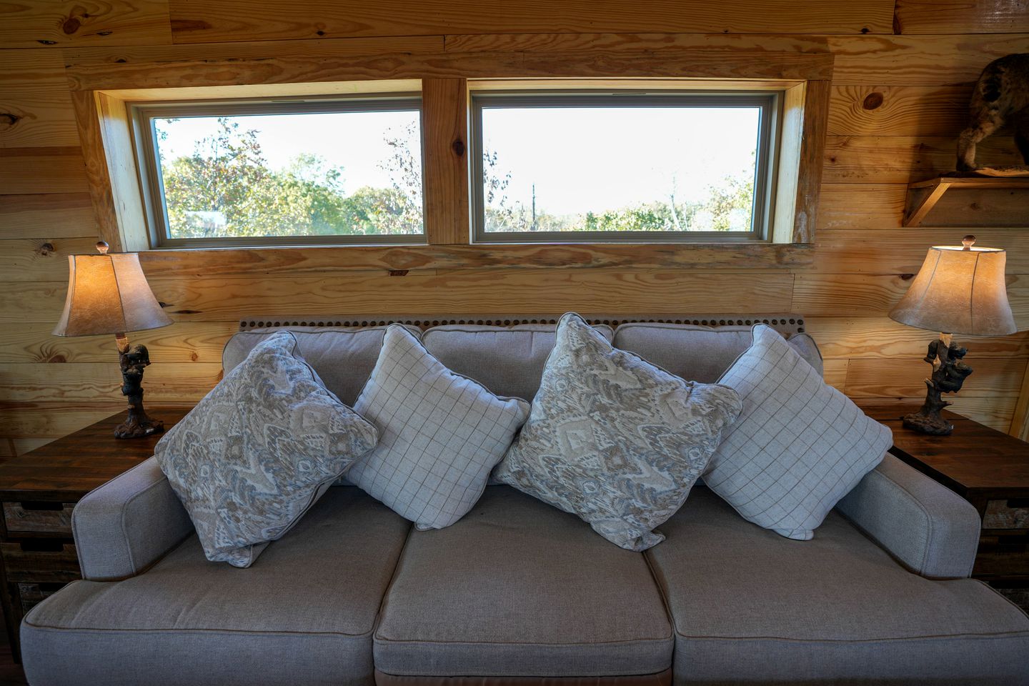 Perfect Family Glamping Spot: Fabulous Cabin with a Hot Tub by Lake Bridgeport, Texas