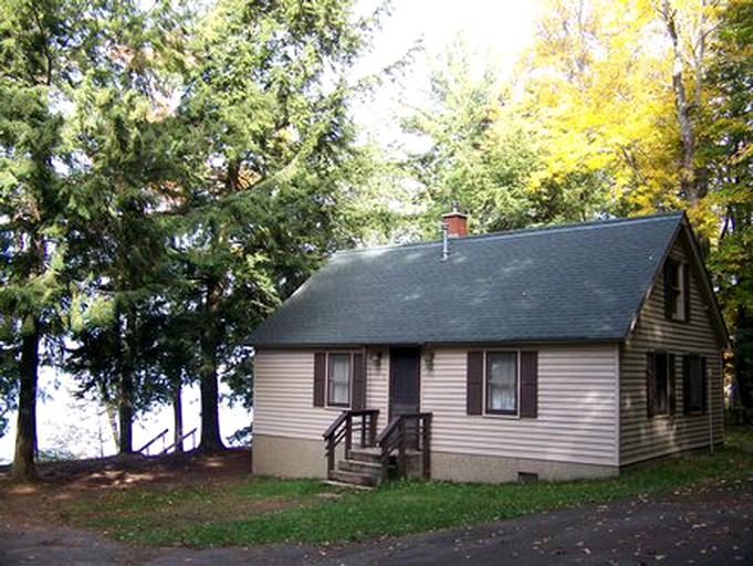 Cabins (Phelps, Wisconsin, United States)