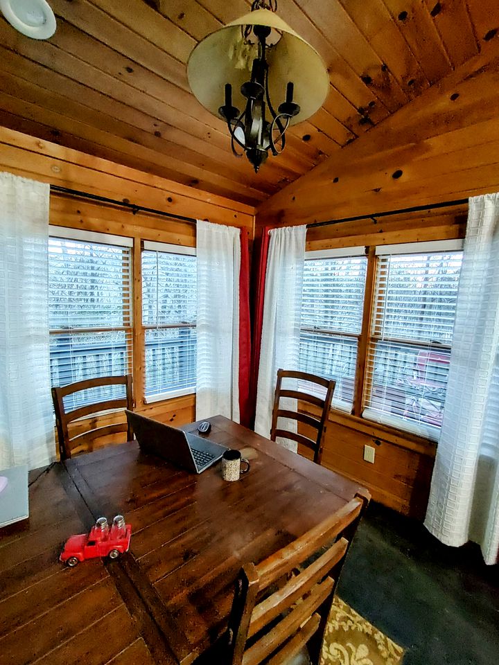 Amazing Cabin with Fireplace, Games and Fire Pit in Polk County, Tennessee