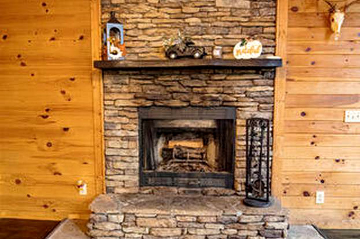 Amazing Cabin with Fireplace, Games and Fire Pit in Polk County, Tennessee