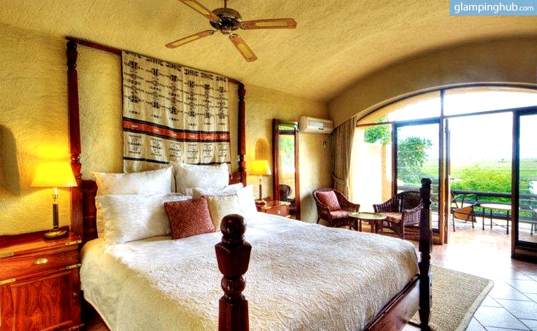 Villas (Serondela, North-East District, Botswana)