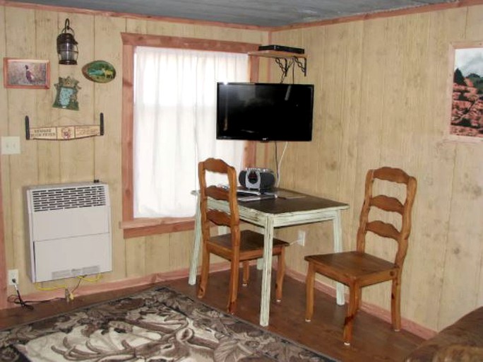 Cabins (Sharon, Oklahoma, United States)