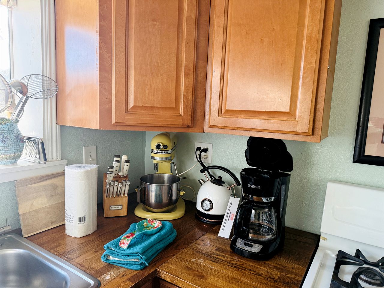 Pet Friendly Breathtaking Cottage with Great Views and Hot-tub in Rainbow, California