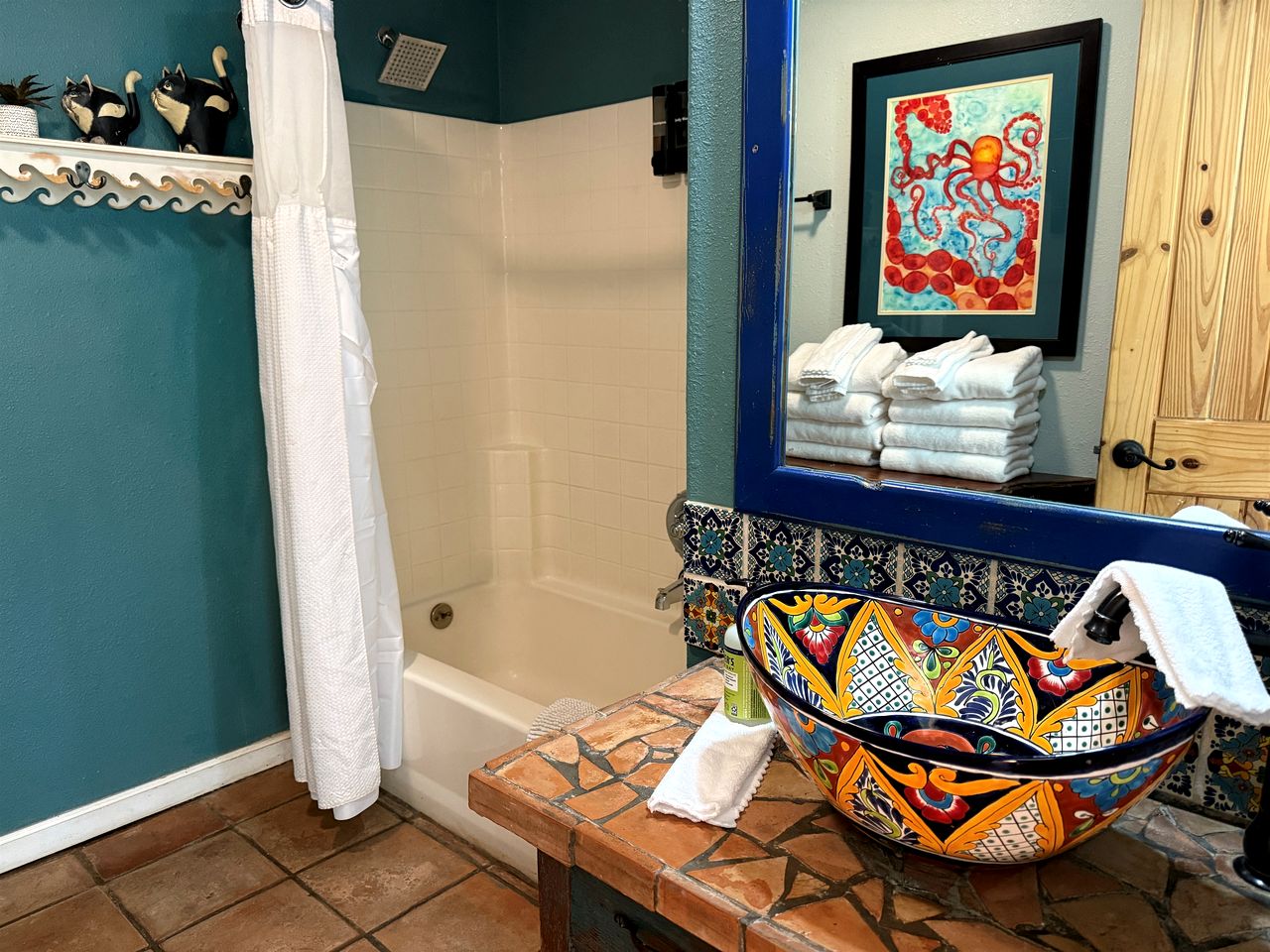 Pet Friendly Breathtaking Cottage with Great Views and Hot-tub in Rainbow, California