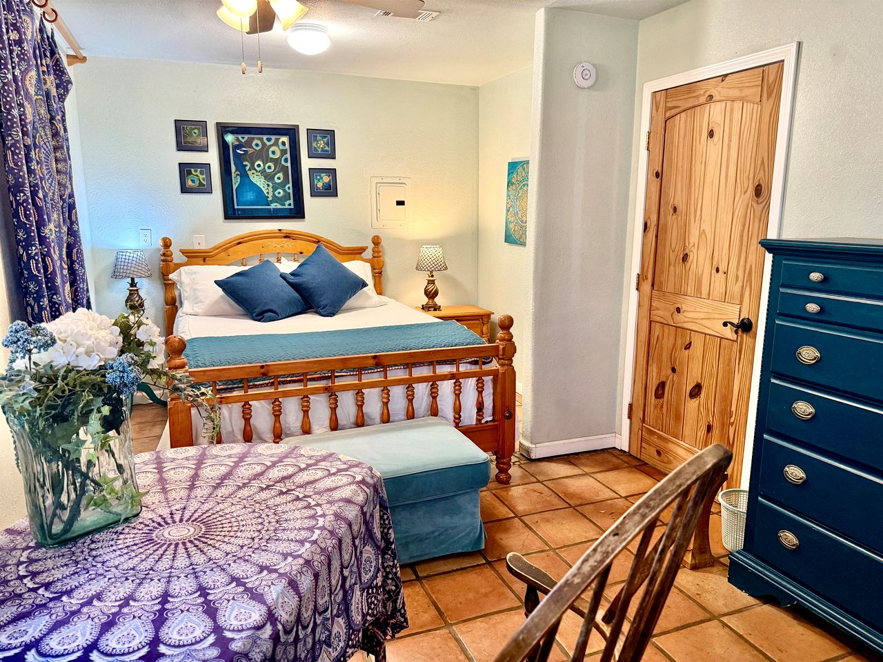 Pet Friendly Breathtaking Cottage with Great Views and Hot-tub in Rainbow, California