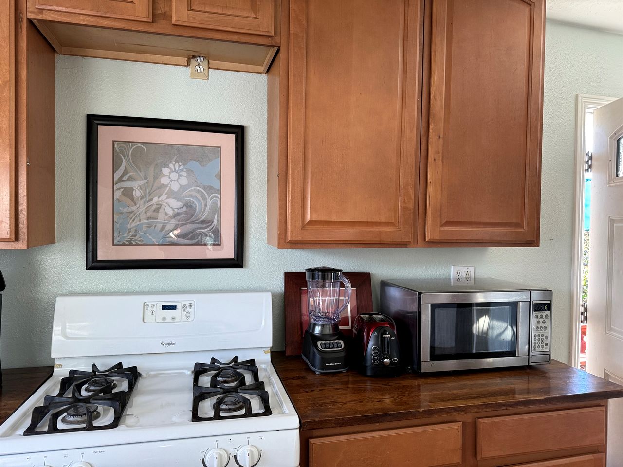 Pet Friendly Breathtaking Cottage with Great Views and Hot-tub in Rainbow, California