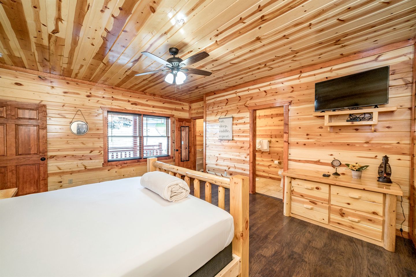 Pet-Friendly Cabin with Arcade Machines and Indoor Pool in Tennessee