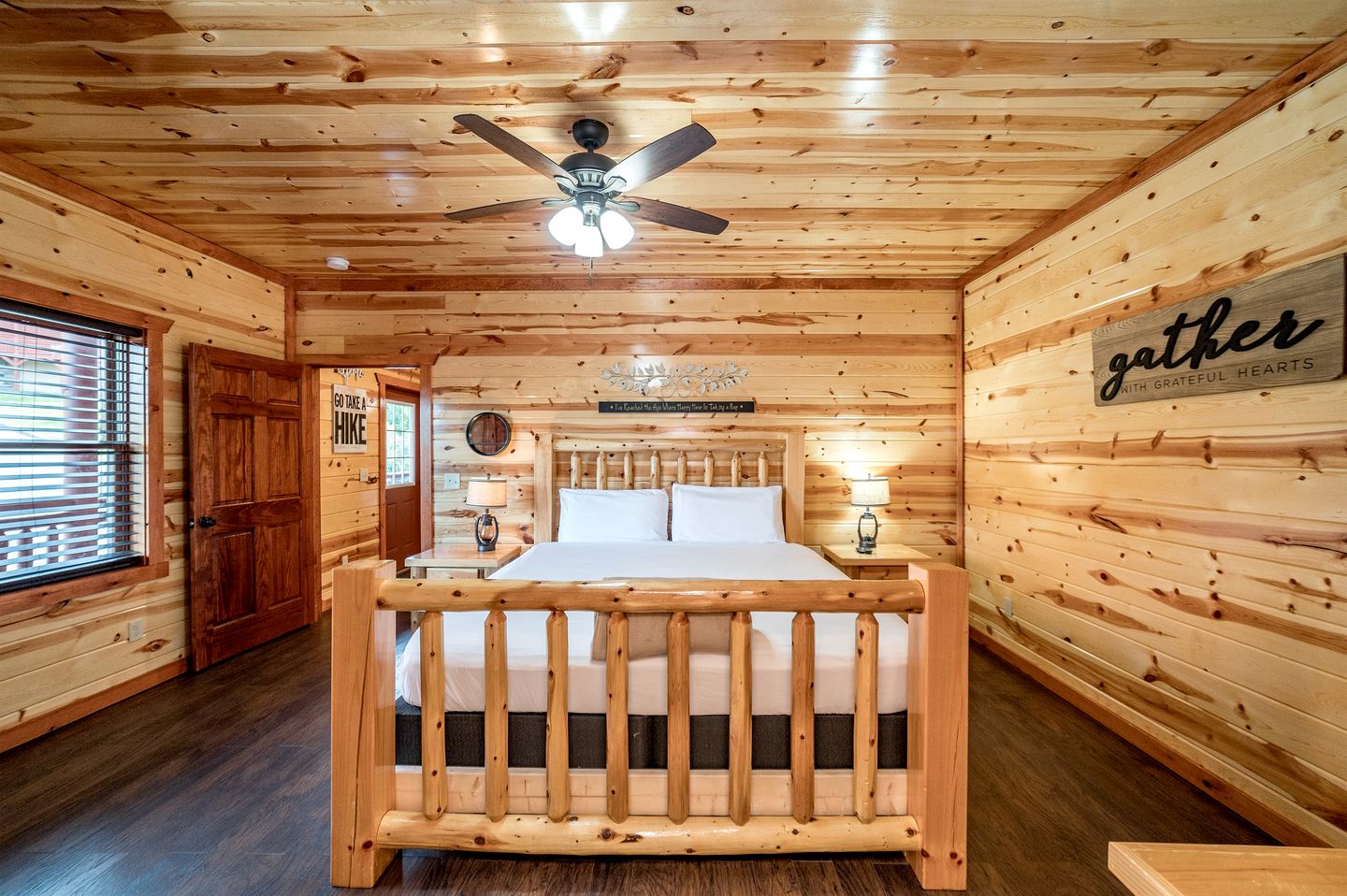 Pet-Friendly Cabin with Arcade Machines and Indoor Pool in Tennessee