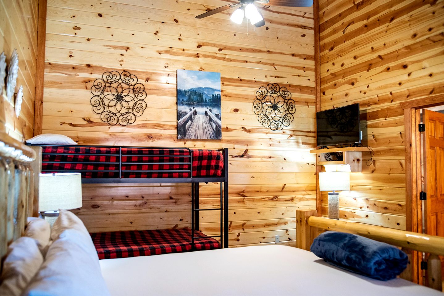 Pet-Friendly Cabin with Arcade Machines and Indoor Pool in Tennessee